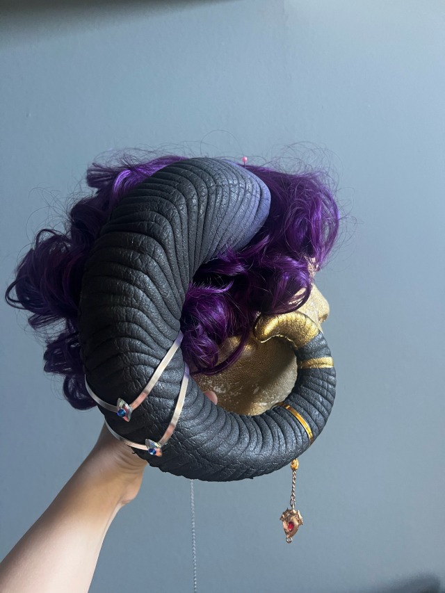 Finished my new Mollymauk horns for a Mighty Nein photoshoot this weekend!
I LOVE how they turned out. Thinking of making 