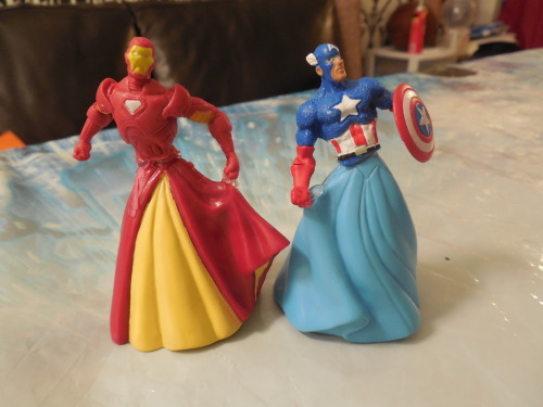 punk-me-up:isaisanisa:The cake toppers for John’s “Princess Superhero” themed partyi vote yes