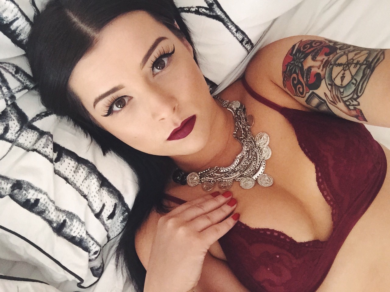 modifiedmermaids:Sundays are for refusing to leave bed and lounging around in nothing