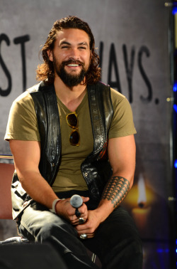 thirat-atthiraride:  The panel moderator used that to segue to the recent announcement  saying: The big news this week of course is that you finally got to announce  that you are Aquaman. Jason Momoa responded with: It’s been a BITCH! Just dodging,