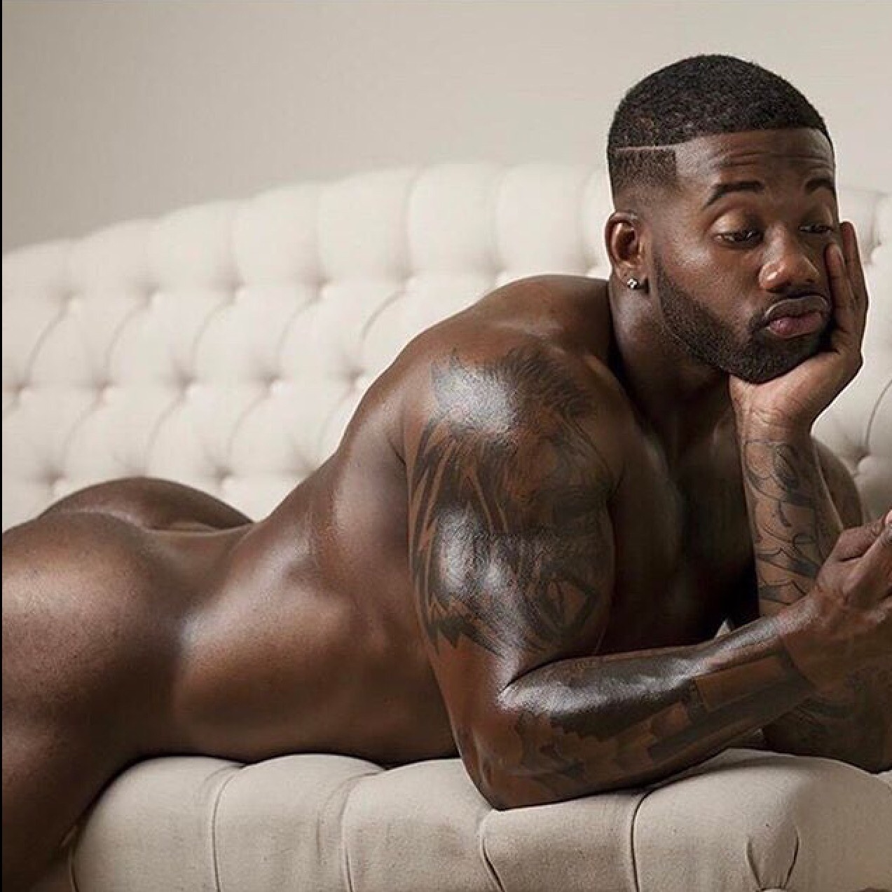 asskingz:  REBLOG AND FOLLOW @asskingz​ for ASS 24/7!!!
