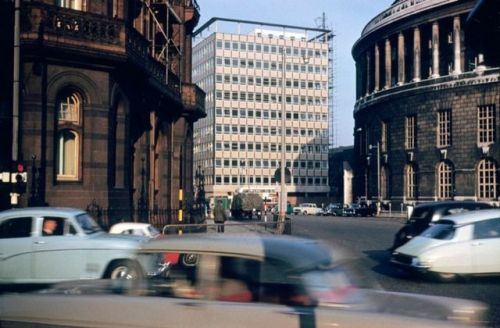 vintageeveryday: 30 fascinating color photographs that capture street scenes of Manchester in the 1960s.