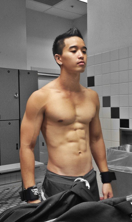 netzahualcoyotlmendoza:  Bellos ojos y cuerpo. 