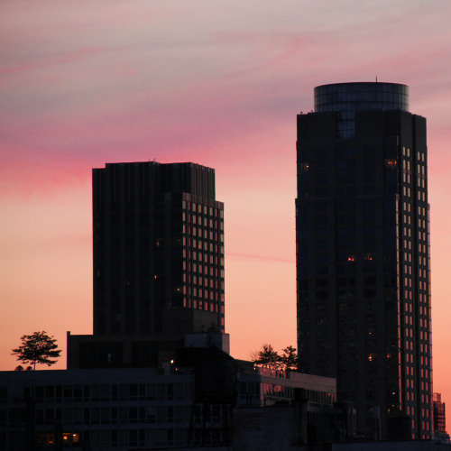 lov-eswift:  Sunset in New York City | 7/20/16 