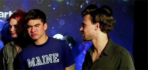 lipringsandsnapbacks:    5SOS & Others Have Eggnog for the First Time  