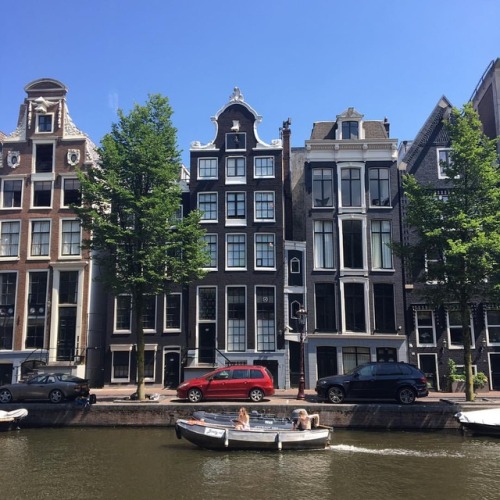 :pootle pootle: #amsterdam #amsterdamcity #amsterdamcanals #amsterdamboats #boats #boatsofinstagram 