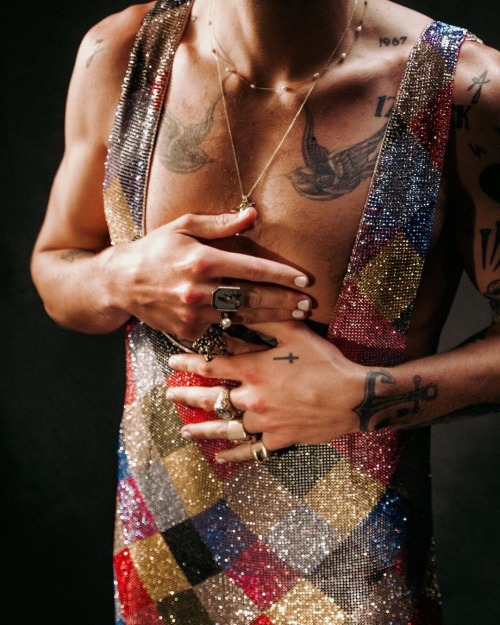 Pleasing: Harry Styles Wears Perfect Pearl From Pleasing At The 65th Annual GRAMMY Awards, February 2023.
