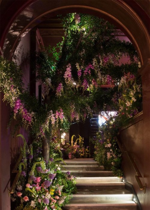 voiceofnature:Sketch restaurant filled with immersive floral installations for Mayfair Flower Show