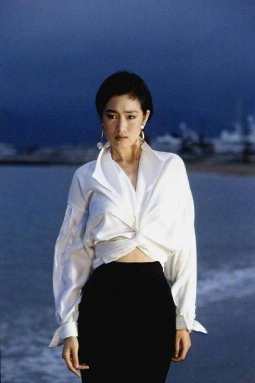 possessionbyandrzejzulawski: Gong Li1993 Cannes film festival