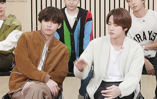 taemaknae:no one:absolutely no one:taejin: *casually holds hands*