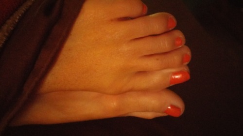 cute10toes: A morning peek #toes #feet