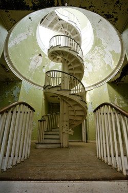 abandonedandurbex:Spiral staircase leading