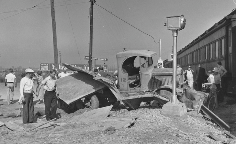 pacificcoastrailroads:  The Derailment of SP MT-4 Class 4355, and P-6 Class 2451