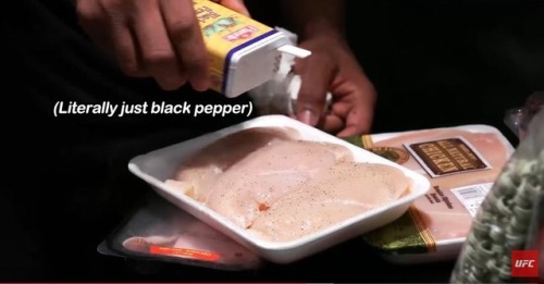 psychedelicfelon:  youngblackandvegan:  blackgirlsreverything:  😂  Doing the Lord’s work   😂  The pepper really gives it that kick! 