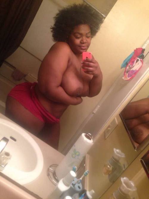 curtflirt509:  She has a nice pair!!!