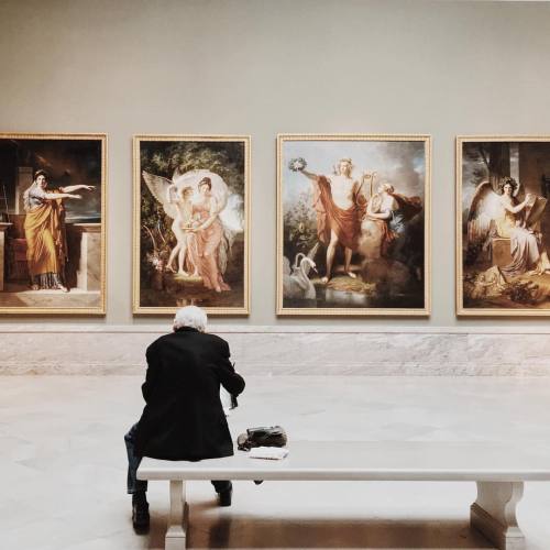 astreals:he was sketching one of the paintings + he seemed so precious