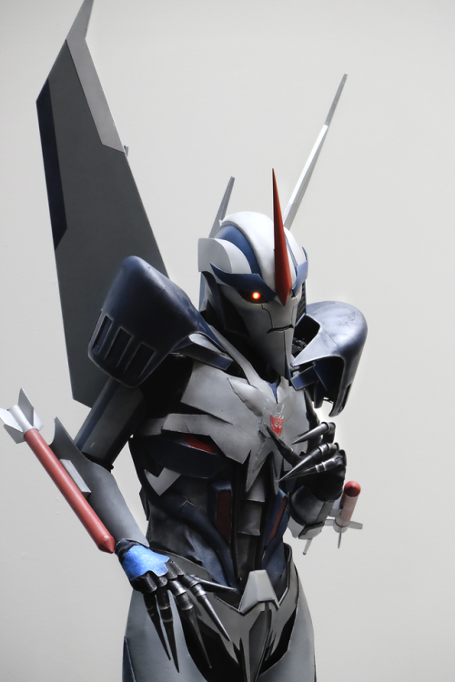 saintgale: Here are some photos from Otakon of my Starscream cosplay!  Again, thank you to everyone for the wonderful comments and feedback on this! It was a really great experience and a lot of fun, and I very much appreciate the support.  ♥    