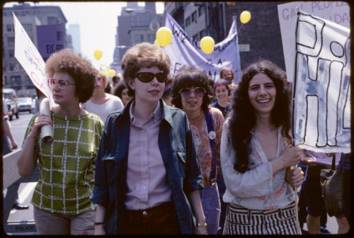 vintagegal:Christopher Street Gay Liberation Day in New York, 1971  (x)