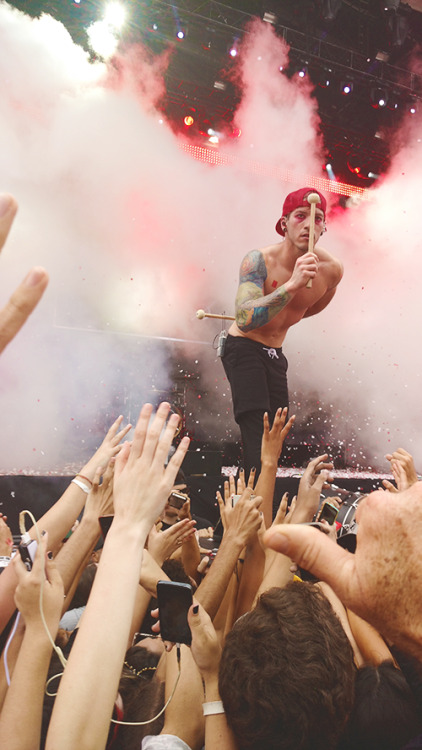 krumione:Josh Dun @ Lollapalooza Brazil (13/03/2016)