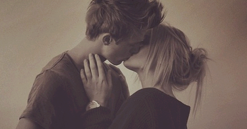 kiss me | via Tumblr en We Heart It. http://weheartit.com/entry/74489078/via/Mr_Potatohead