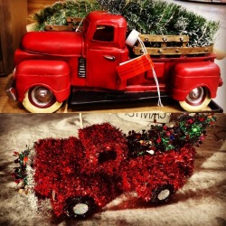 Christmas 🎄 trucks! 🎅🏽 (at Lowe&rsquo;s Home Improvement) https://www.instagram.com/p/BpJjYoxAQou/?utm_source=ig_tumblr_share&amp;igshid=yqv2nj9g7ad3