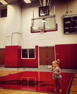  @harrystyles: I missed it but she shot a 3 pointer like two minutes before. 