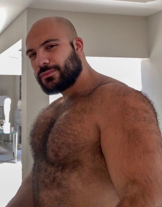 man-and-structure: ​musclebear_moe 