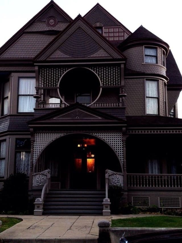 the-master-bear:  ysl123:  x-heesy:  Victorian Gothic Houses 🇺🇸    💜💜💜💜💜💜   I’ve always been fascinated with ornate houses.  Built-in a different age when we took time and patience to give our house’s character