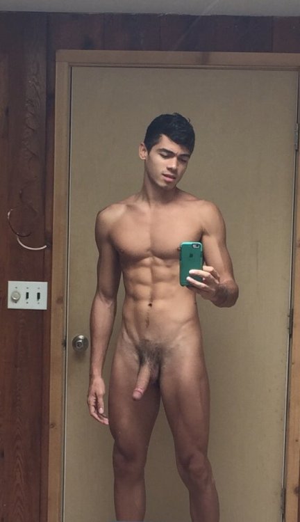 cucutactivo:  latinosworld1:  http://latinosworld1.tumblr.com/AKA: latinos4us   Delicioso