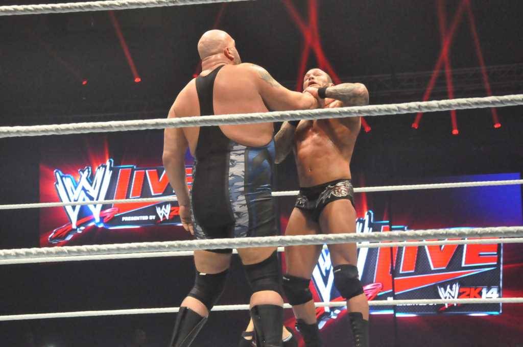 rwfan11:  Orton Vs BigShow (not my pics)