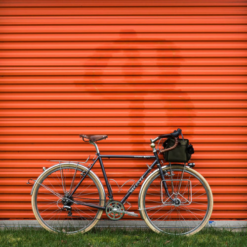 kinkicycle: Orange on orange by eccentricVelo on Flickr.