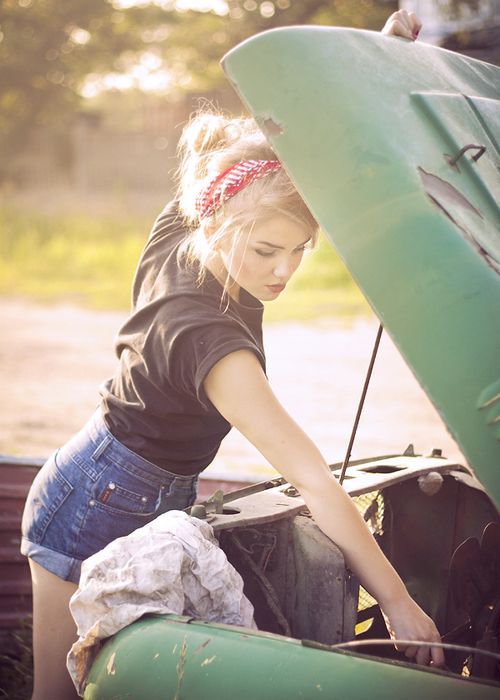 sabanasblancasuniverse:   Las sugerentes Pin-Up de la semana.  