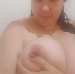slutandwhoremistressmarisol:  Good morning my Tumblr followers.  Reblog and share if you want to fuck me in the shower while my hubby is at work!! MUAH 💋💋