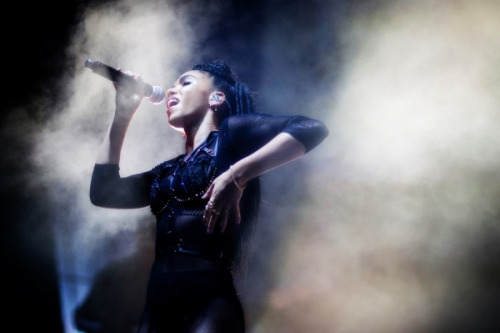 luvtahliahcom:  10x Photos of FKA twigs in Auckland, New Zealand at Laneway Festival January 26th. Make sure to follow @DailyFKA on twitter. I upload on there first everyday. 