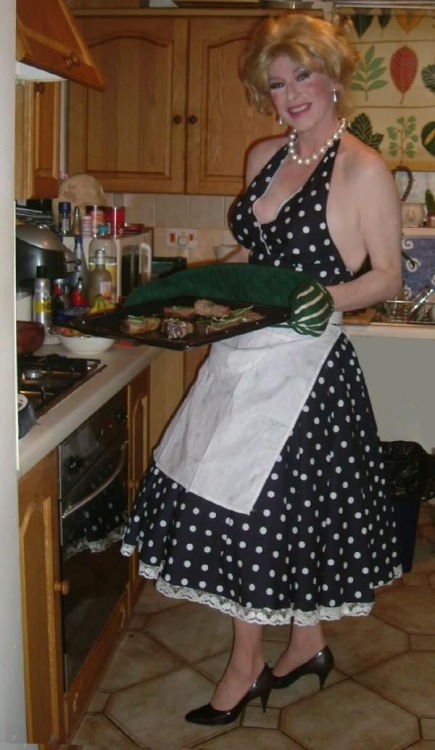 amarriedsissy:  firmdaddyc:  The happy housewife DaddyC   It’s fun to be a sissy wife.http://amarriedsissy.blogspot.com