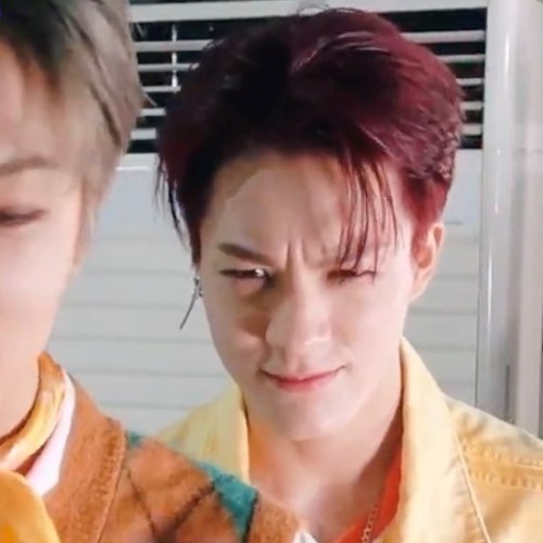 i am in love with the way jeno looks at jisung