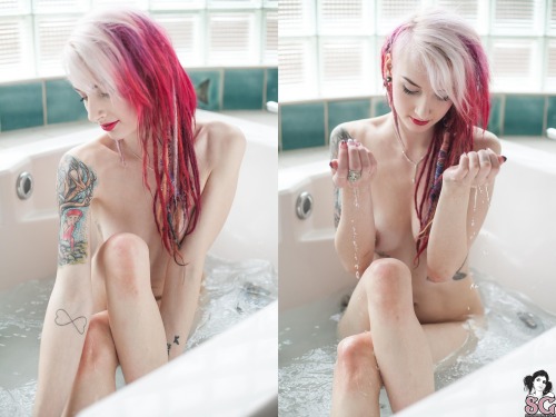 myfavesuicidegirls:  Stormyent Suicide takes a hot (and sexy) bath! 