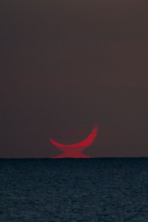 e4rthy:  Solar Eclipse by Willoughby Owen