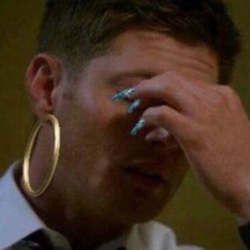 basic-cap-stan:I just&hellip;like&hellip;wanna kiss a girl&hellip;And