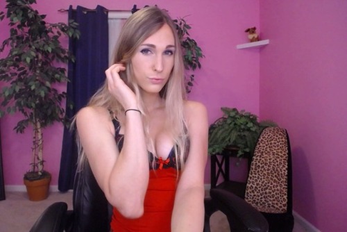 addibabeee:how is everyones day? i hope it is going well! if youd llike to see me go to chaturbate,c