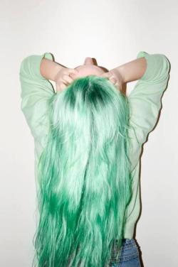sigarette-spezzate:   Green hair. 