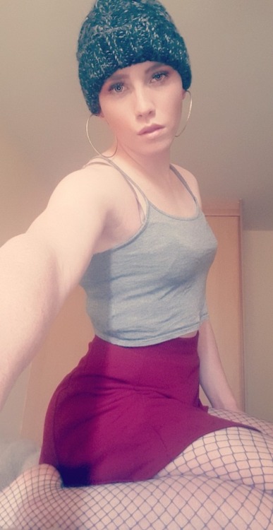 lucysmithsissy:  Tell me something babyy  Your eyes are stunning and your lips are so kissable. Would love to hold you and nuzzle at all your erogenous zones