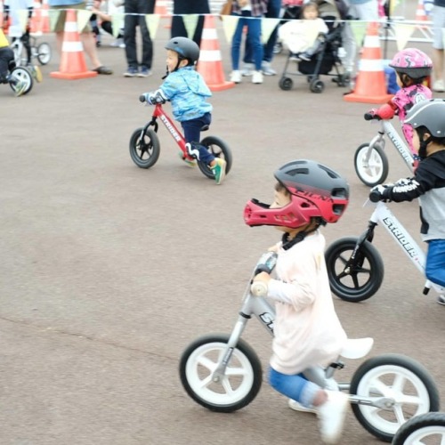 STRIDER ENJOY CUP 小学館自転車部部長ON寺です！ 昨日はツインリンクもてぎで開催されたストライダーエンジョイカップに息子のD46が2歳と2週間で初参戦して来ました！ 2歳の部に出場と