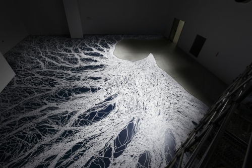 freeandimperfectthoughts:asylum-art:  Motoi Yamamoto’s Incredible Saltscapes Japanese artist Motoi Yamamoto sees more uses in salt than the ordinary person. His artwork stems from the death of his sister, who passed away at a young age from brain cancer.