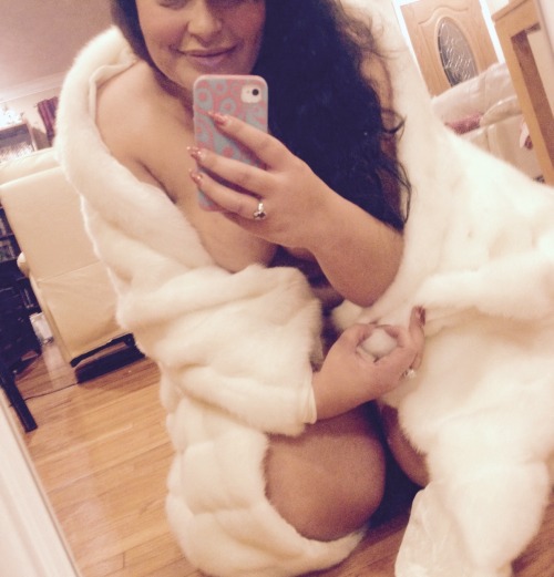 hipsncurvesplus:  Always love to cozy and cuddle up at night. 