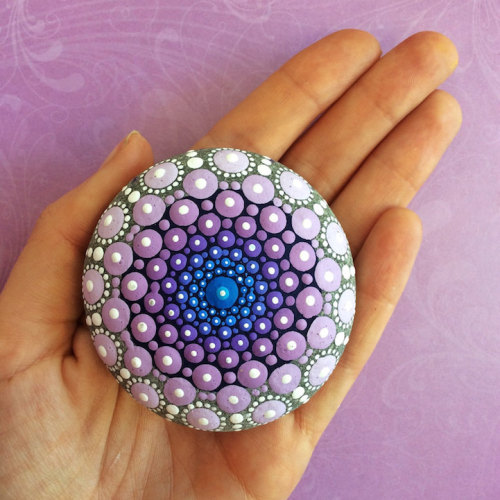 mymodernmet:  Dazzling Ocean Stones Meticulously Covered in Colorful Tiny Dots by Artist Elspeth McLean