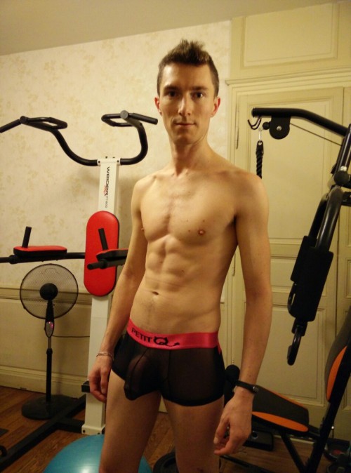 arthusetnico:  Gym makes me horny #nsfw
