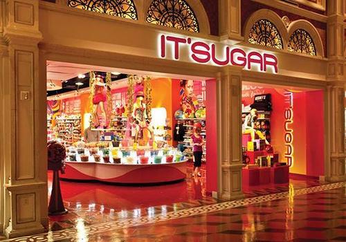 doctorwhoovesfan:  like-lucy-in-the-sky:  itsugar is my favorite candy store look