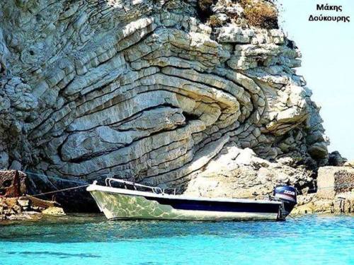 ROCKS IN KNOTSThese Oligocene carbonate sediments exposed on the Ionian Island of Antipaxos are, to 