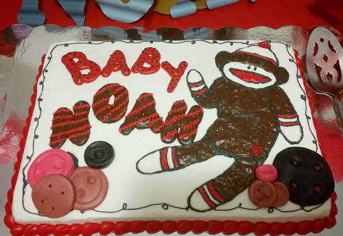 Sock Monkey baby shower cake 🐵❤👶 #cake #cakedecorating #sockmonkey #marblecake #buttons #babyshower #noah